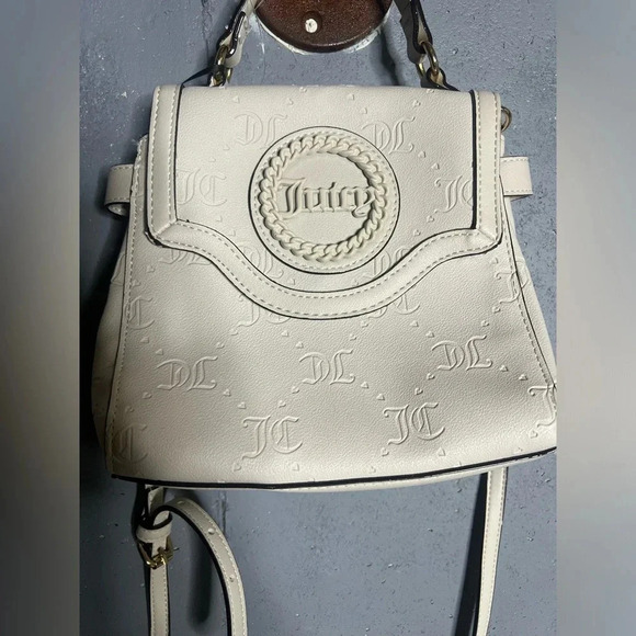 JUICY COUTURE NWT Stay in Circle Crossbody in Angel White - Picture 1 of 14
